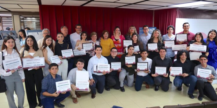 Premia SEBIDES a ganadores de prototipo de vivienda para familias vulnerables de Sinaloa