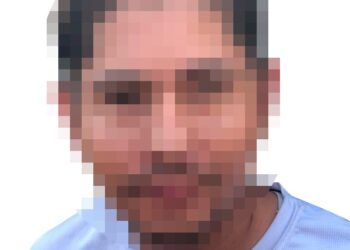 Mujer reporta a su esposo que llegó a su domicilio, tenía un arma y contaba con orden de restricción; fue detenido