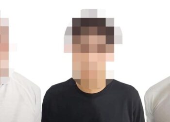 Policías estatales aseguran a tres civiles con arma de fuego y una camioneta robada