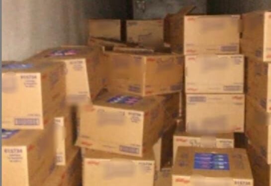 Aseguran agentes municipales caja de trailer robada con 30% de cajas de cereal