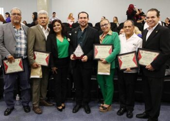 Michel encabeza graduación y celebración del 20 Aniversario de la Preparatoria STASE