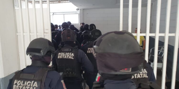 Decomisan una arma de fuego larga, 4 cortas, cargadores y drogas en el Penal de Aguaruto