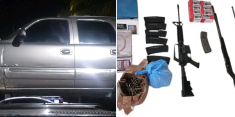 SEDENA y policías estatales aseguran armas y una camioneta abandonada en Los Mayos