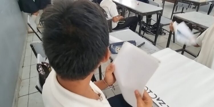 Hospitalizan por golpe de calor a estudiante de secundaria de Culiacán; otros 9 niños sufren vómito