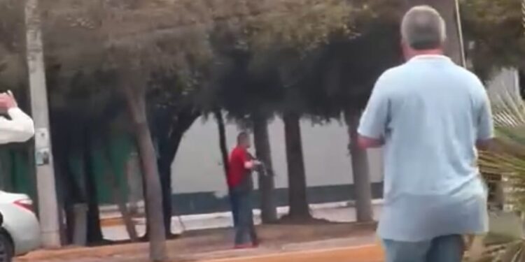 Video. Grupo armado rodea a Policías de Investigación en busca de rescate