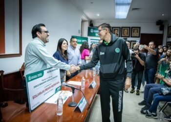 Juan de Dios Gámez reactiva entrega de becas deportivas, tras 4 años de estar suspendidas