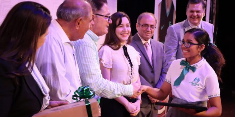 Reciben cinco alumnos de COBAES el premio Bachiller Ejemplar 2023