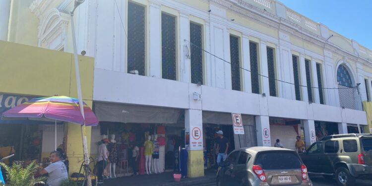 Comerciantes del centro avalan gestión de Juan de Dios Gámez en su primer año de gobierno; piden reforzar la seguridad y atender el ambulantaje