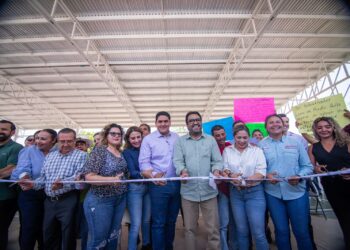 Juan de Dios Gámez entrega dos nuevos camiones recolectores de basura y obras a Quilá