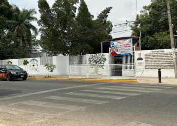Padres de familia denuncian que maestros de la Ángel Flores buscan prolongar las clases; Sepyc dice no a las imposiciones