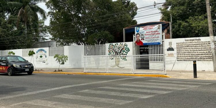 Padres de familia denuncian que maestros de la Ángel Flores buscan prolongar las clases; Sepyc dice no a las imposiciones