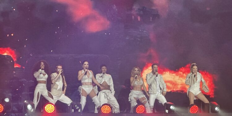 ¡Te quiero tanto, tanto! OV7 enamora y pone a bailar a miles de fans en su concierto en Culiacán