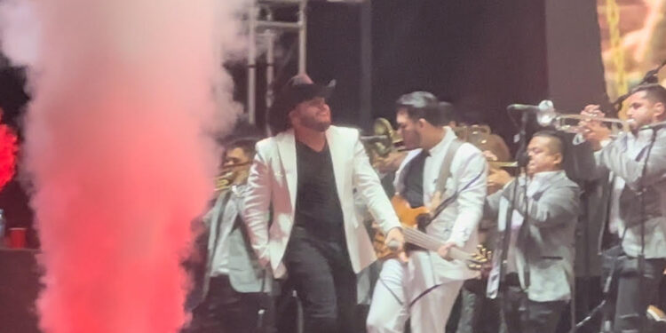 10 mil culichis disfrutan del concierto de Gerardo Ortiz, Alfredito Olivas, Roberto Tapia, La Receta y Edición Especial