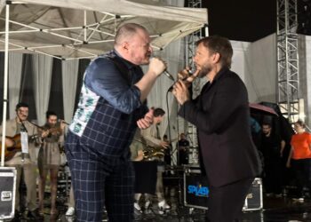 ¡Con todo y lluvia! Sin Bandera ofrece concierto en Culiacán