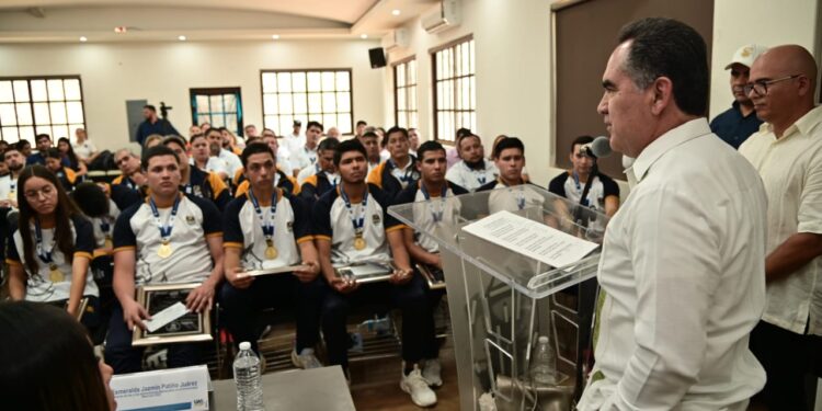 Con el compromiso de mantener a la UAS en la cúspide deportiva nacional, entrega Rector estímulos y el Premio “Dr. Jesús Alfredo Cuén Ojeda”