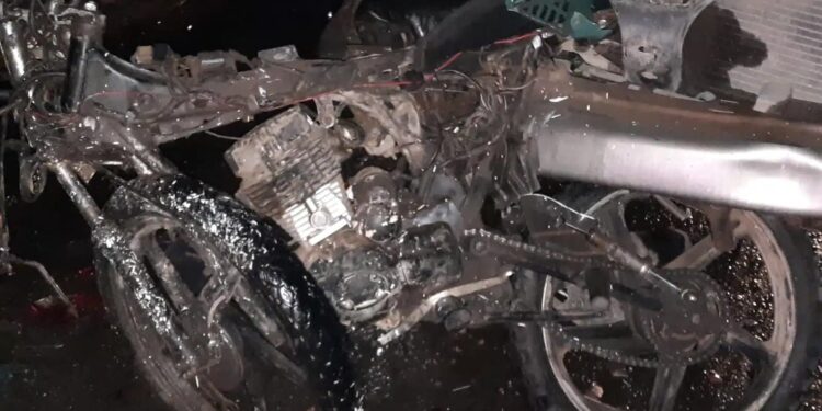 Dos jóvenes resultan heridos durante una carambola de 4 vehículos en Loma de Rodriguera