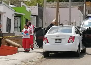 Con un balazo en la cabeza hallan asesinado en su auto a joven Villas del Río