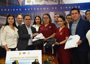 Con la pertinencia del Nuevo Modelo Educativo, el Rector entrega uniformes a más de mil 700 trabajadores del SUNTUAS, Sección Académicos