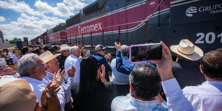 Movilizan las primeras 9 mil toneladas de maíz sinaloense para las tiendas DICONSA en el país