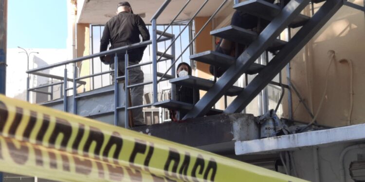Hallan a un hombre sin vida en un edificio de 3 plantas en la Guadalupe