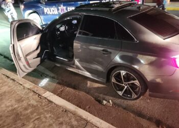Grupo Élite, recupera vehículo con reporte de robo que circulaba con placas sobrepuestas