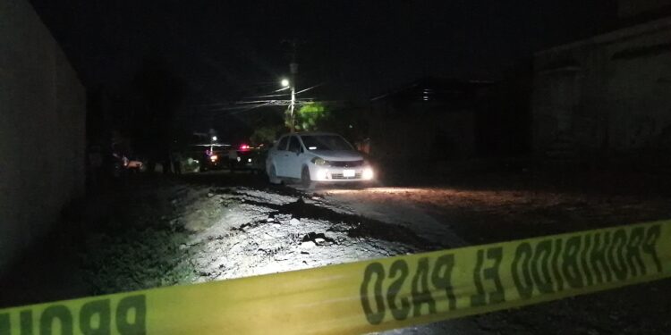 Ejecutan a balazos a joven de Los Huizaches en su automóvil en la CNOP