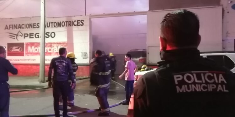 Se queman todos los autos y camionetas que se hallaban en un taller de Las Vegas