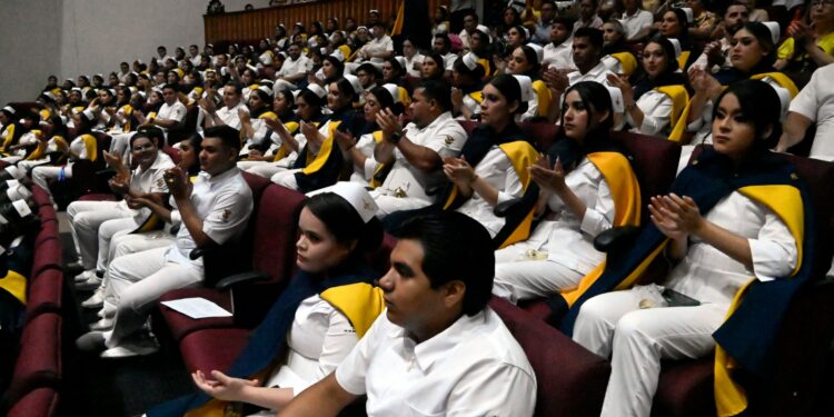 Enalteciendo el nombre de la UAS, se gradúan 625 estudiantes de la Facultad de Enfermería