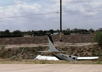 Avioneta Cessna se “despista” en Villa Juárez; el piloto resulta ileso