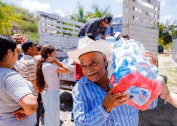 DIF Sinaloa entrega más de 329 mil litros de agua en 166 comunidades de Sinaloa