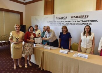Rocha reconoció el papel de la mujer en la abogacía