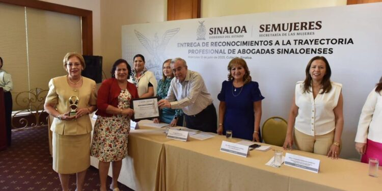 Rocha reconoció el papel de la mujer en la abogacía