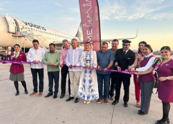 Inaugura Alcalde Gerardo Vargas Landeros vuelo de Los Mochis a Mexicali