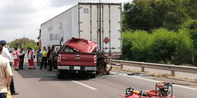 Muere vecino de Costa Rica en choque sobre la carretera Culiacán-Eldorado