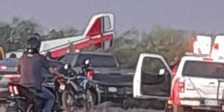 Se desploma avión ultraligero en Navolato; los dos tripulantes resultaron lesionados