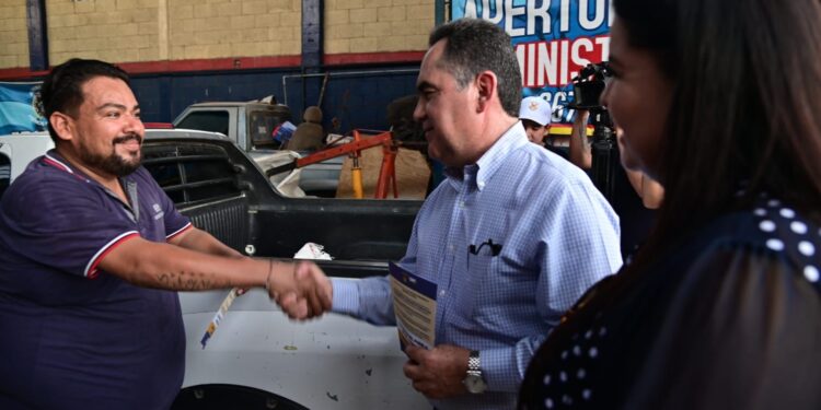 Encabezados por el Rector Jesús Madueña, miles de universitarios visitan casa por casa en defensa de la Autonomía Universitaria
