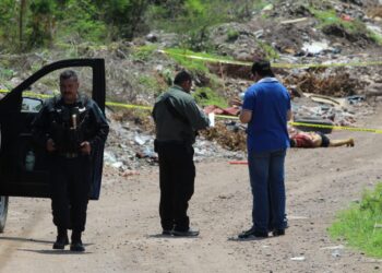 Hallan esposado, torturado y sin vida a joven a un costado de Alturas del Sur