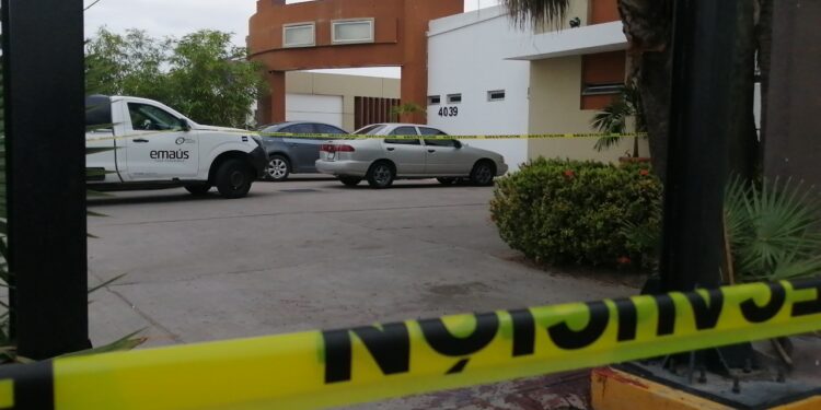 Pleito en cuarto de motel deja una mujer muerta y un hombre herido en Culiacán