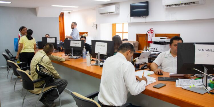 Ayuntamiento de Culiacán garantiza atención de servicios públicos y en sus oficinas