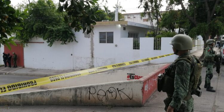 Localizan a un hombre sin vida en un drenaje de la Benito Juárez