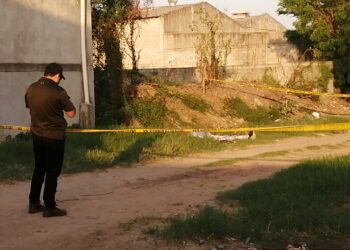 Hallan a un hombre asesinado envuelto en plástico transparente en la colonia Real de Minas
