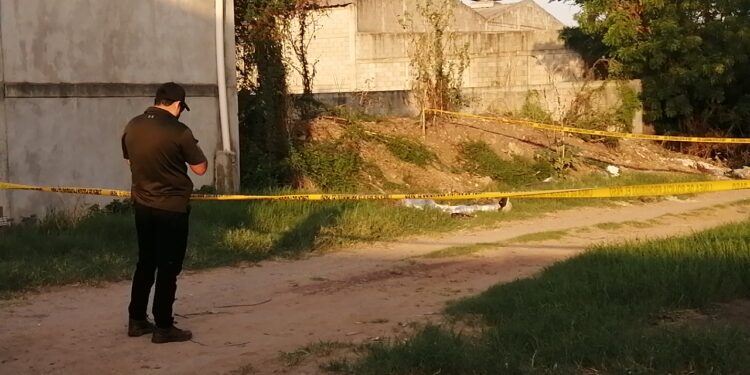 Hallan a un hombre asesinado envuelto en plástico transparente en la colonia Real de Minas