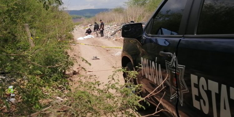 Localizan a un hombre asesinado junto al fraccionamiento Vistas del Lago