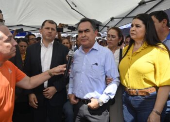 Con el respaldo de más de 20 mil universitarios, Rector acude a nueva cita con el Poder Judicial; de nueva cuenta difieren la audiencia por falta de carpeta