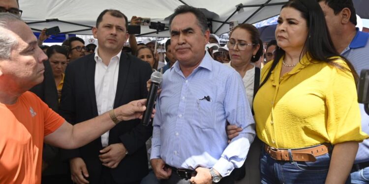 Con el respaldo de más de 20 mil universitarios, Rector acude a nueva cita con el Poder Judicial; de nueva cuenta difieren la audiencia por falta de carpeta