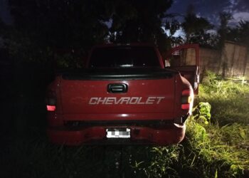 Policías resguarda a mujer con su hijo tras ser privados de la libertad por la ex pareja