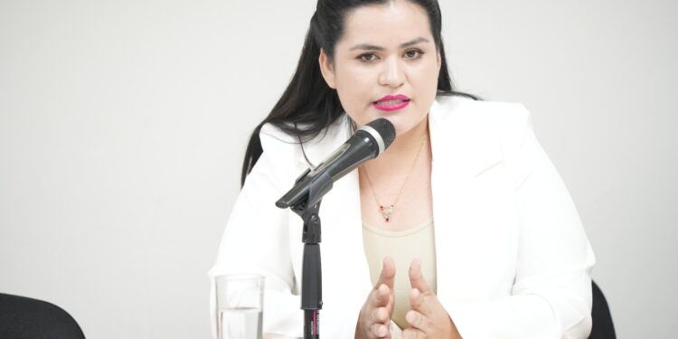 Comisión aprueba dictamen que posibilita el acompañamiento de la embarazada durante parto, cesárea y puerperio