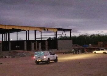 Muere un trabajador de la construcción tras caer del techo de una bodega