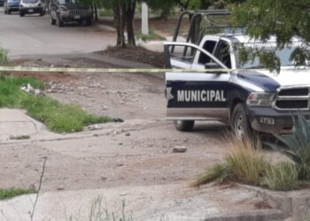 Asesinos tiran cadáver de un hombre en el canal de aguas pluviales de Colinas del Bosque