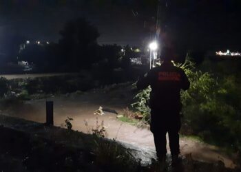 Hallan a otro hombre ejecutado junto a decenas de pastillas de Fentanilo